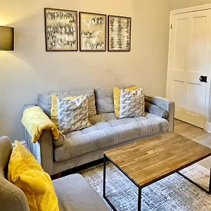 The Balmoral Close To The Racecourse Holiday home York